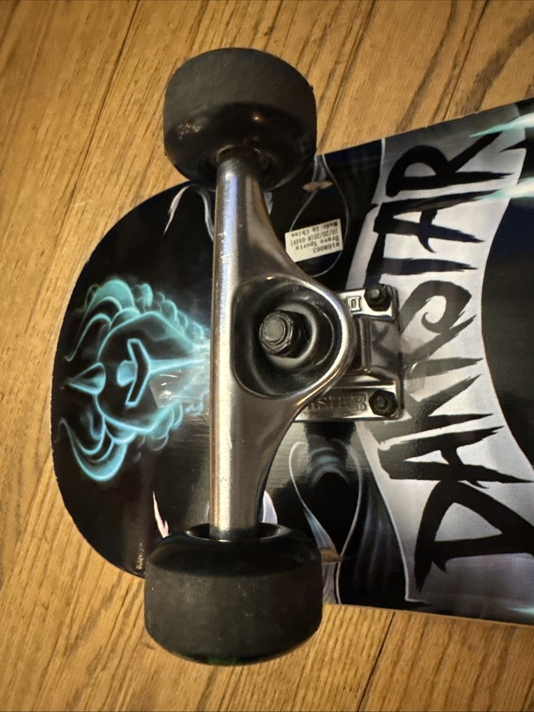 Darkstar Skateboard Complete - Skull (7 3/4") Black EUC