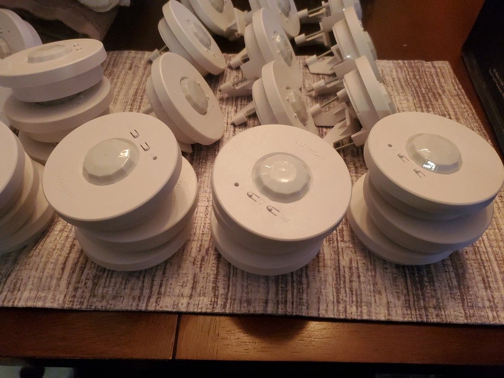 LUTRON LRF2-OCR2B-P-WH 120V Wireless Ceiling Sensor - White