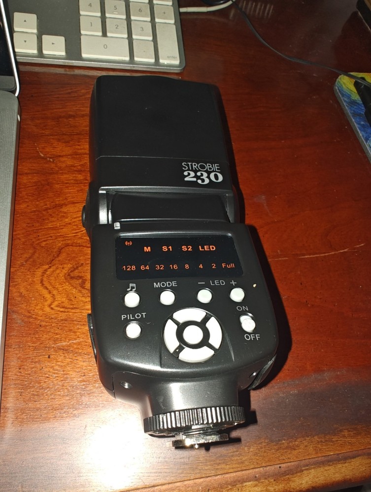 Strobie 230 Scott Roberts Studio Camera Flash - Used - Untested