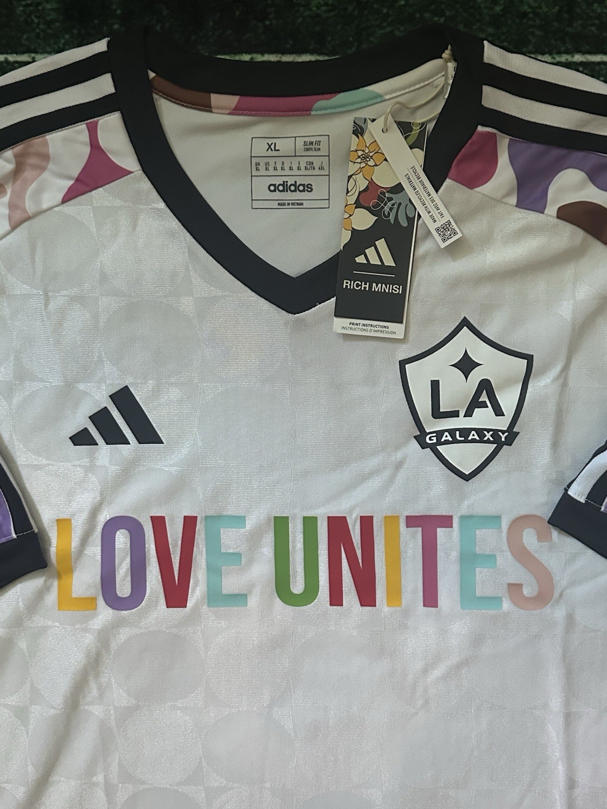 Los Angeles Galaxy Special Edition Love Unites Soccer Jersey Size XL