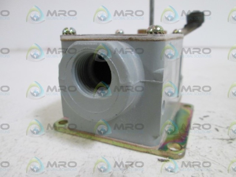 SYLVANIA LIMIT SWITCH 12DM1 (AS PICTURED) NSNP