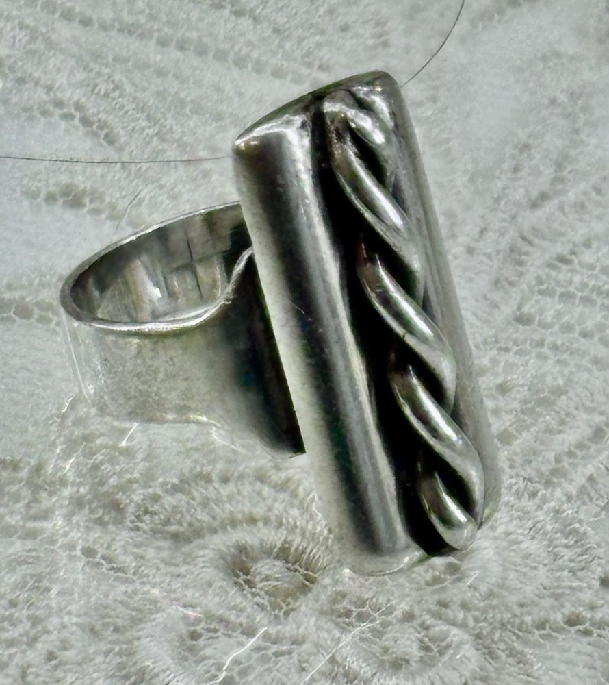 Modernist Silver Twisted Wire Ring Artisan Made 8.75