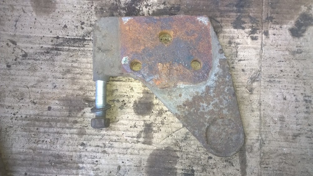 O/S FRONT SHOCK ABSORBER MOUNT - REMOVED FROM 75-E-15