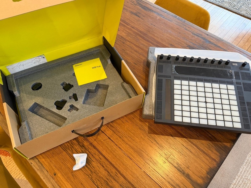 Ableton Push 2 MIDI Controller - Excellent Condition w/ Original Box + Accessori