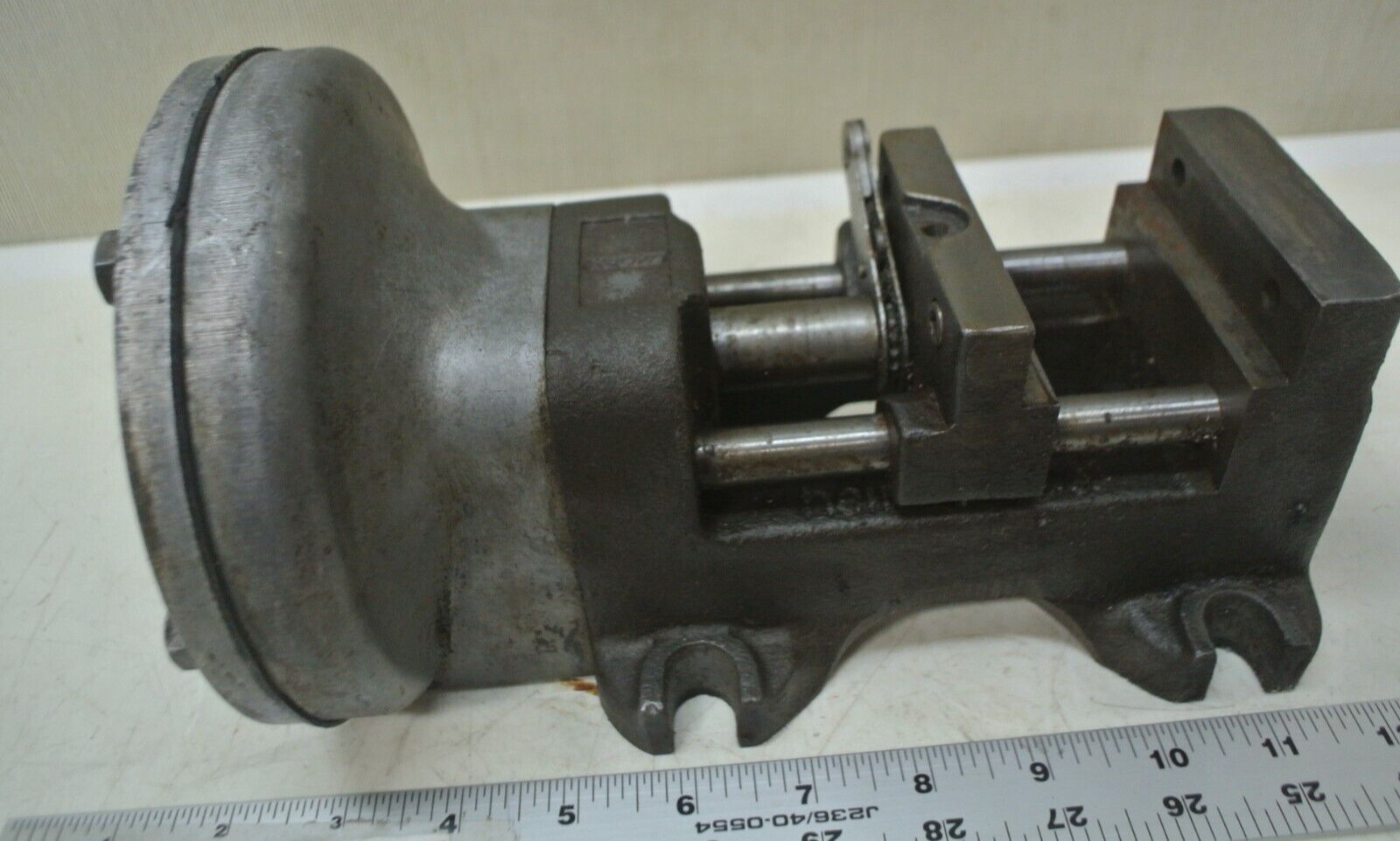 Heinrich Co. 33-3 Pneumatic Double-Acting Air Machinist Bench Vise Drilling Tool