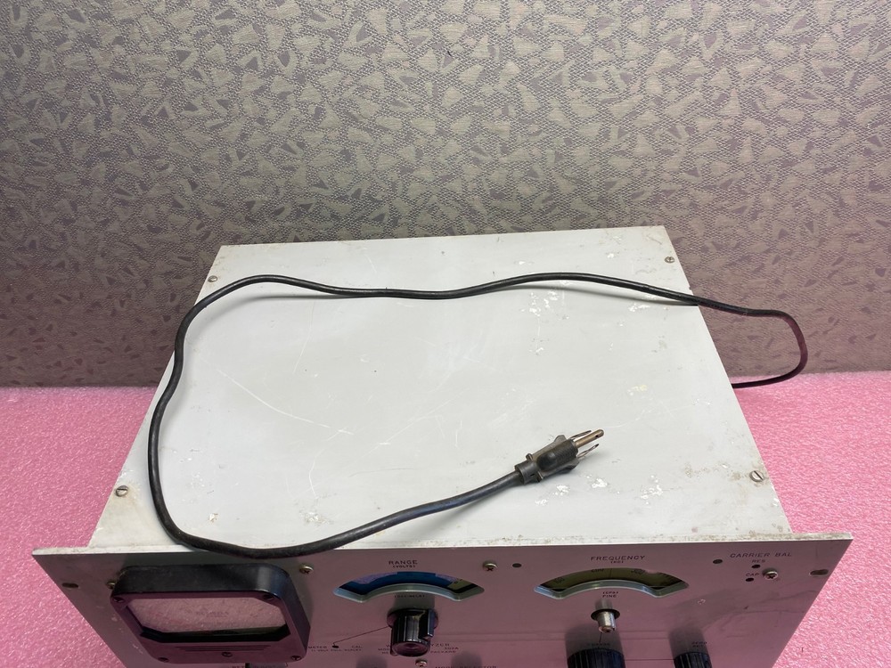 HEWLETT PACKARD 302A WAVE ANALYZER