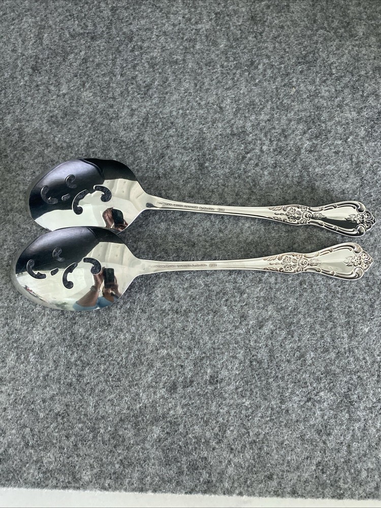2 Oneida Distinction KENNETT SQUARE Stainless HH Pierced Serving Spoons Flatware