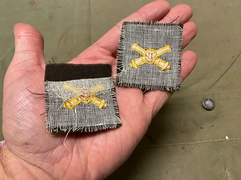 ORIGINAL WWII US ARMY JACKET SHIRT SEW ON "ARTILLERY" OFFICER COLLAR INSIGNIA