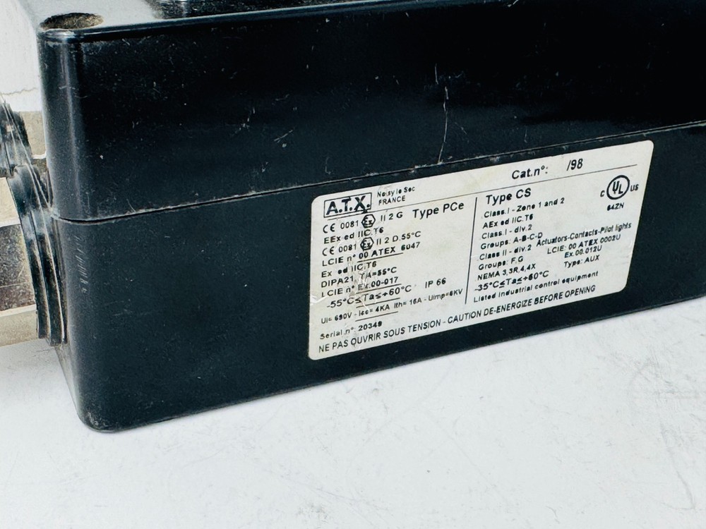 ATX Start- Stop Button Selector Switch ATX CS02Z4A303A3L4 Open Box