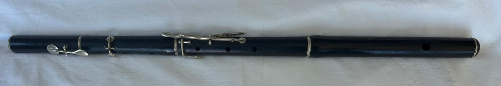 Henry & J. Martin Rosewood Flute. Great condition. Circa 1850.
