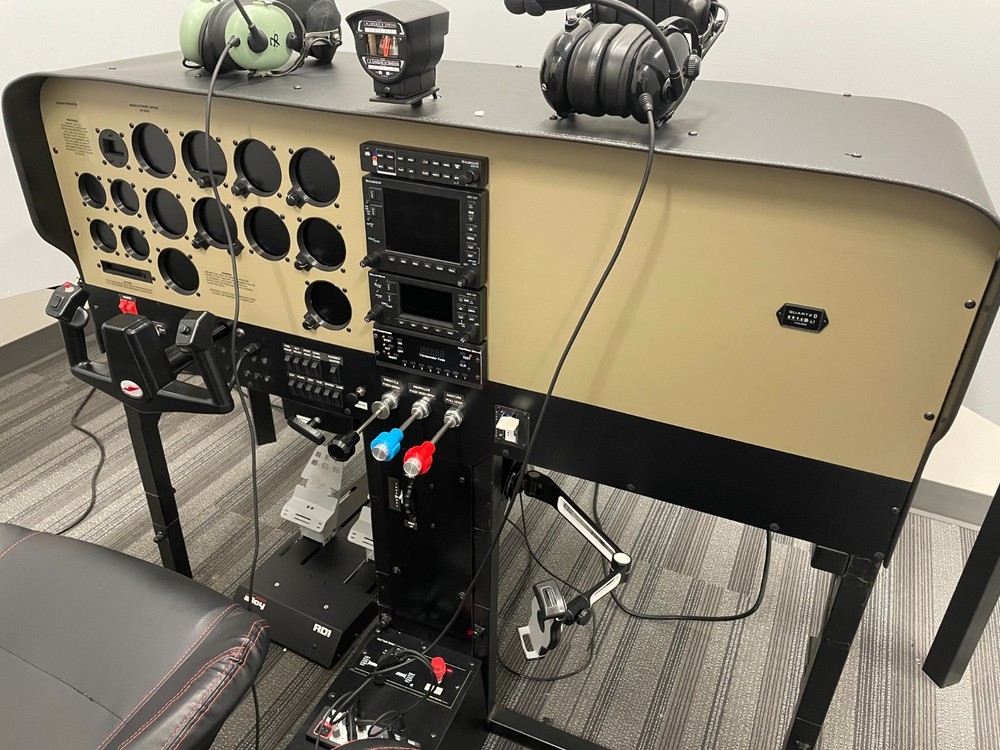 Cessna 172 Full-Size Immersive Flight Simulator – Professional Grade