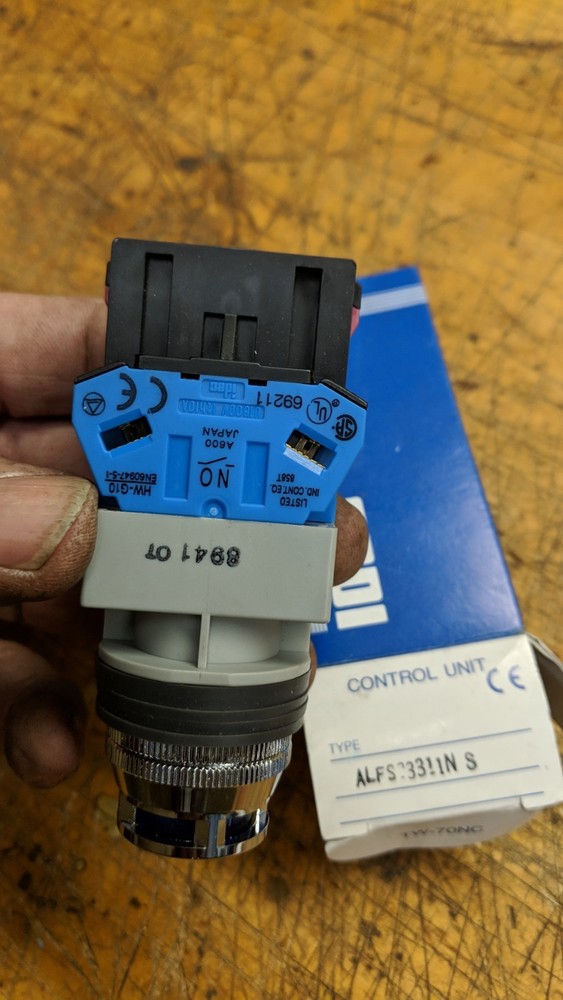 NEW IDEC ALFS23311NS BLUE PILOTED LIGHTED PUSH BUTTON NO NC SWITCH