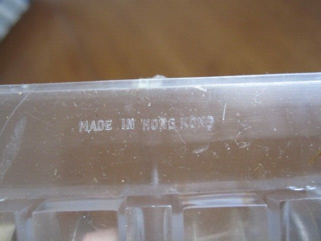 VINTAGE SEWING MACHINE BOBBINS & CASE