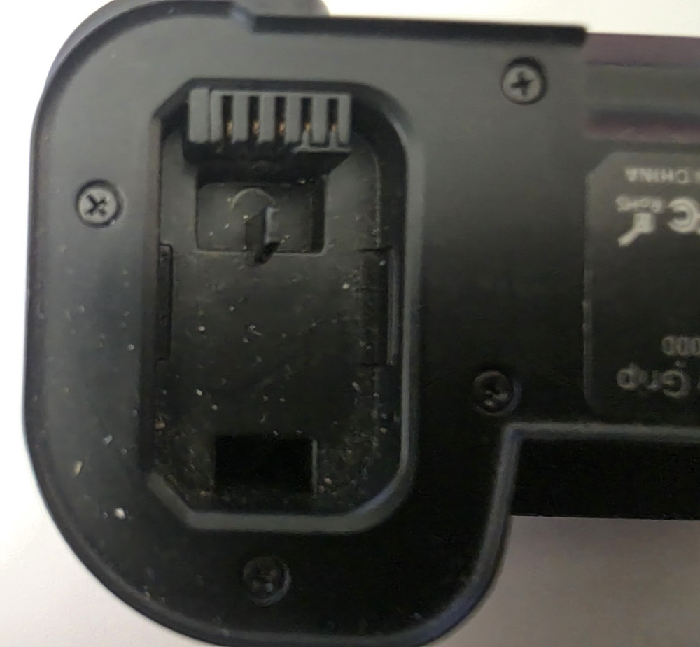 Vertical Battery Grip BG-3DIR for Sony A6000 (Without Batteries)