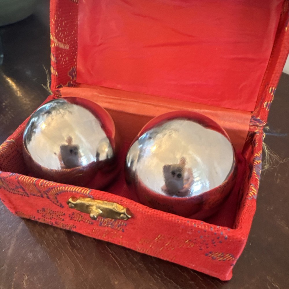 Metal Silver Baoding Balls Hand Exercise Set with Decorative Box, BAL010