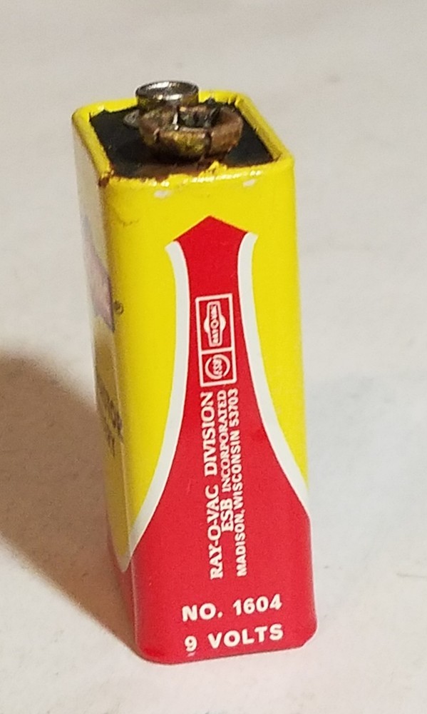 Vintage Ray-O-Vac 9 Volt Battery