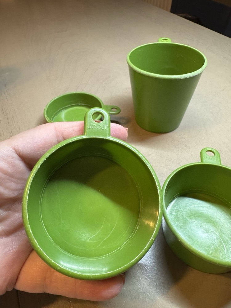 Vintage AVOCADO GREEN Kitchen Measuring Nested Cups