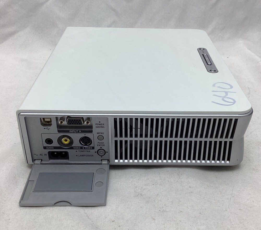 Sony Data Projector w/Remote Control, Cable, and carry case VPL-CS5 Ser. 49358