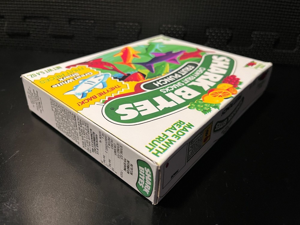 1990 Shark Bites Fruit Snacks (great white) - Replacement novelty display box