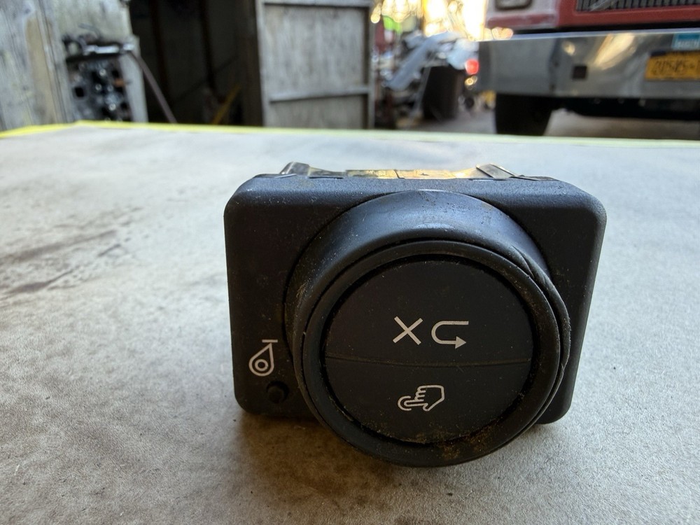 PACCAR NAVIGATION CONTROL SWITCH Q27 1027 200