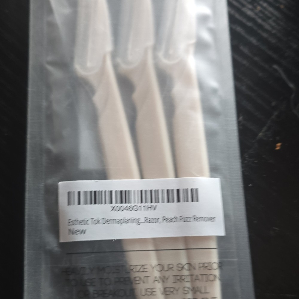 Esthetic Toki Dermaplaner Disposable White Razor 3-Pack Plastic