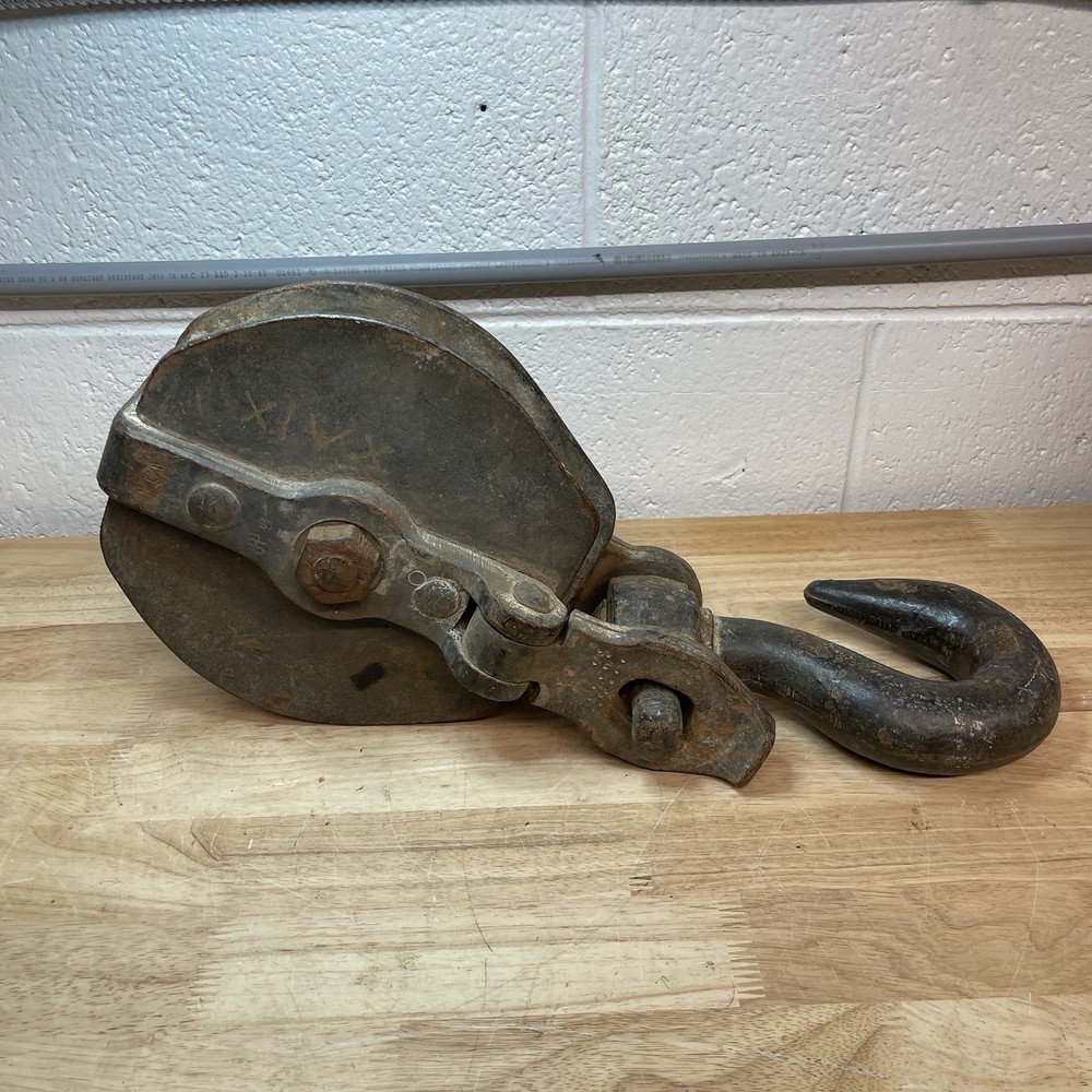 Industrial Snatch Block Solid Iron Pulley - 45lbs
