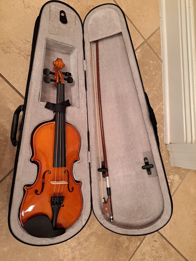 1/2 Student Violin Complete Kit W Case Good Condition  No Marks