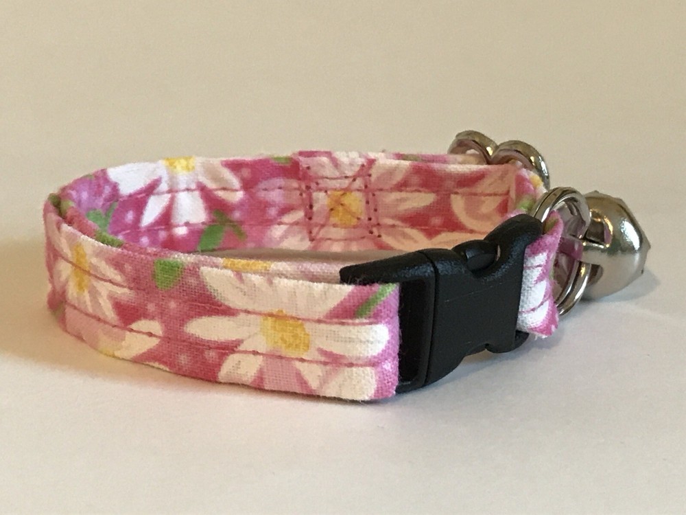 DAISY DAISIES ON PINK ADJUSTABLE BREAKAWAY CAT  COLLAR