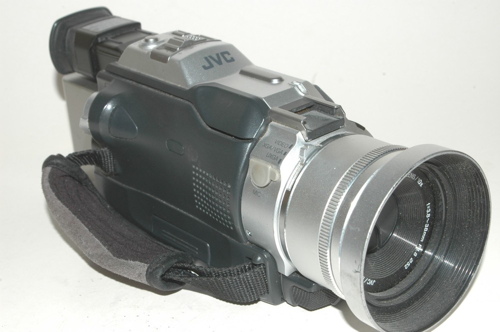 JVC Digital GR-DV2000E camcorder