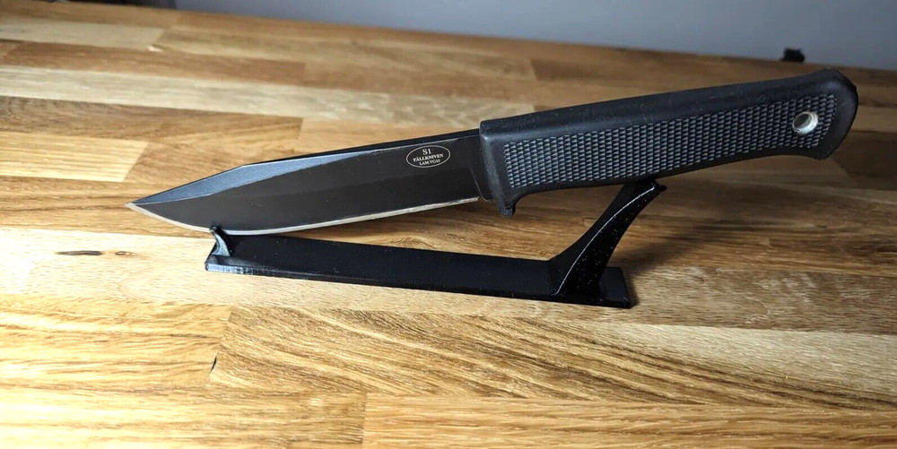 Minimalist knife display stand