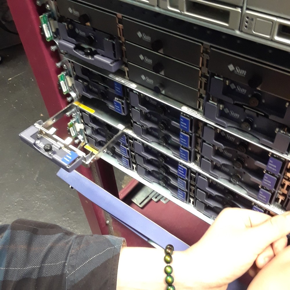 Sun StorEdge 3510 Storage Array  1 Main + 2 Sub-Arrays Tested High-Performance