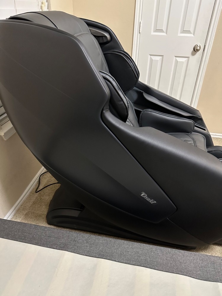 Osaki 3d massage chair zero gravity