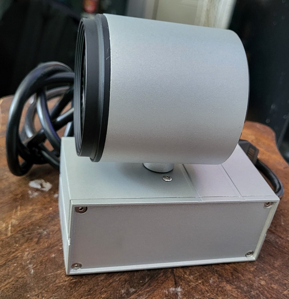 Stand-free Spotlight