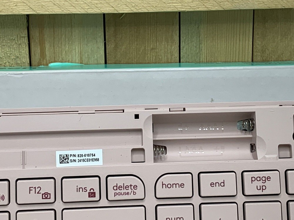 Logitech MK470 Slim Wireless Keyboard/Mouse Combo, Modern Compact Layout, Rose