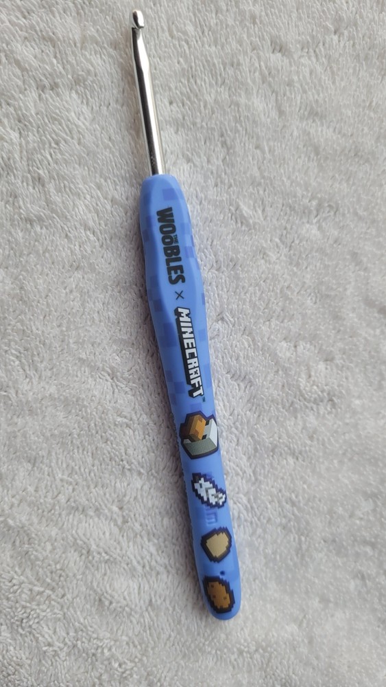 Preowned Minecraft Wooble Ergonomic Crochet Hook