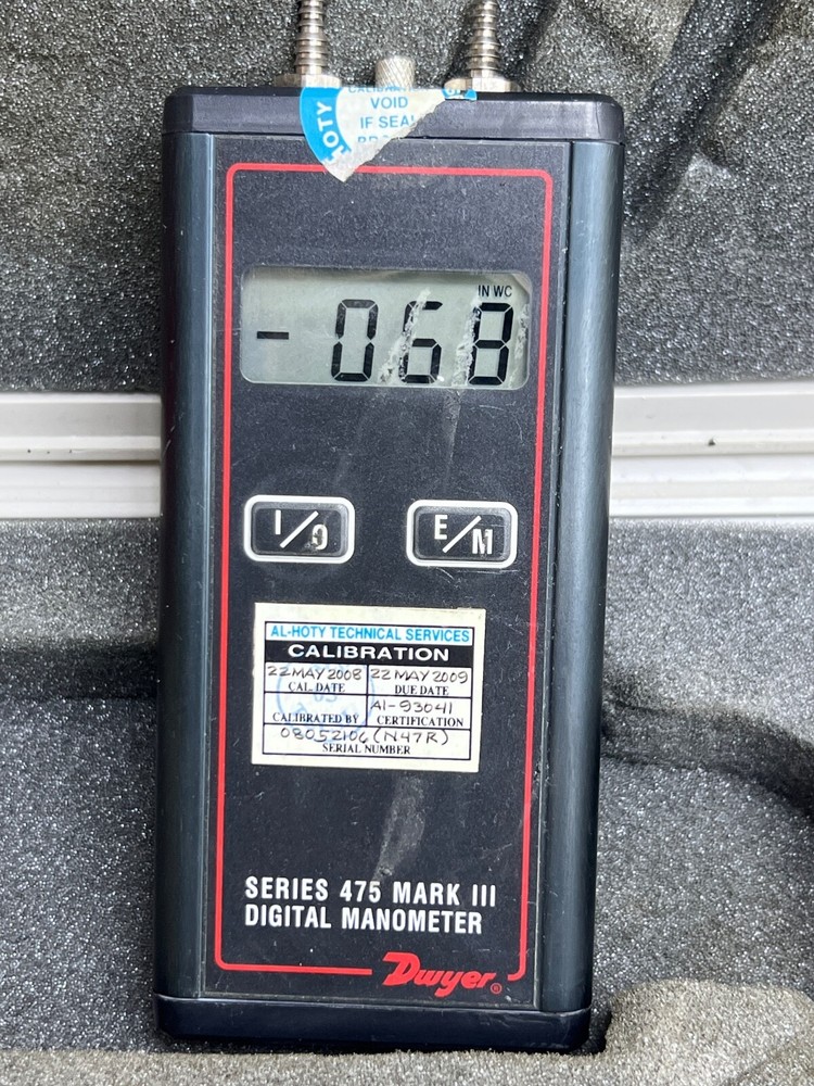 DWYER SERIES 475 MARK III DIGITAL MANOMETER