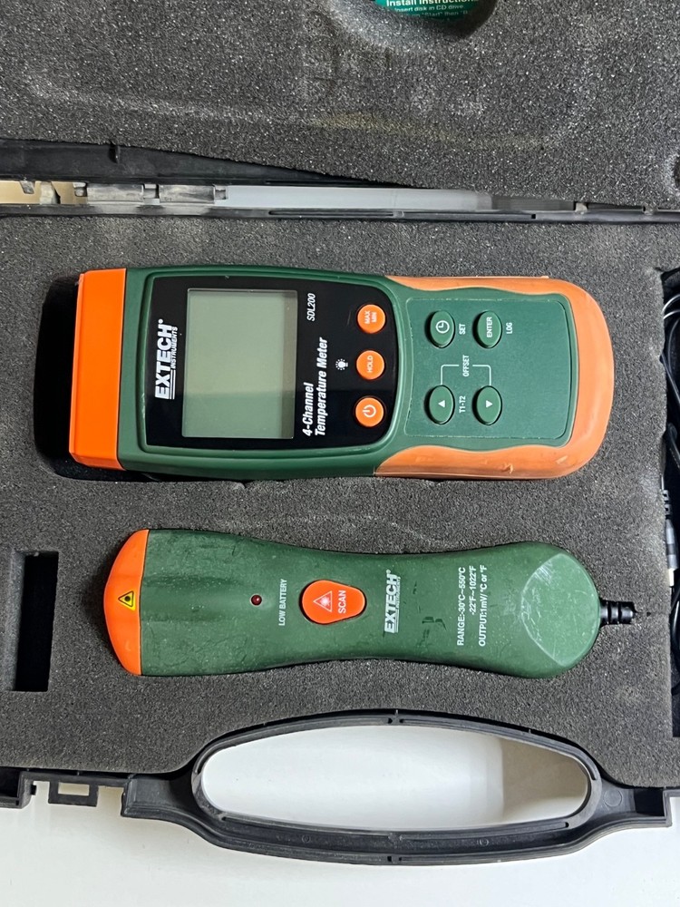 EXTECH SDL200 4-CHANNEL TEMPERATURE METER