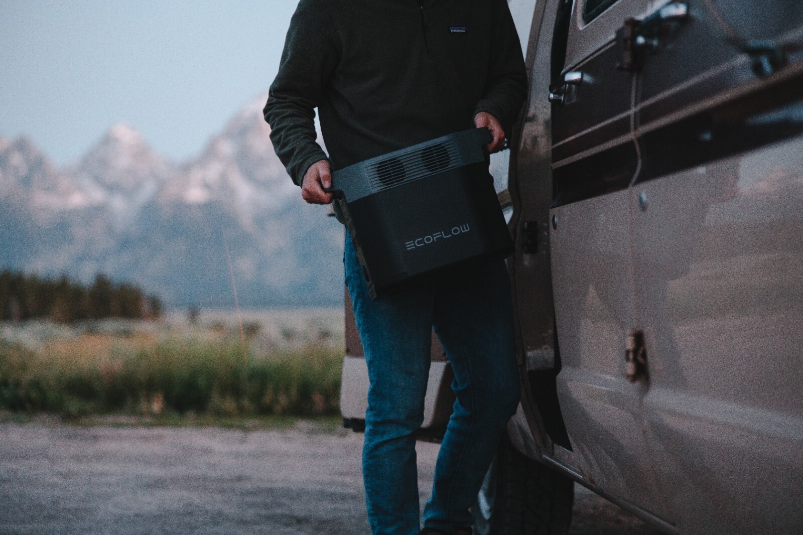 EcoFlow DELTA 2 1024Wh LFP Portable Power Station for Indoor/Outdoor Refurbished