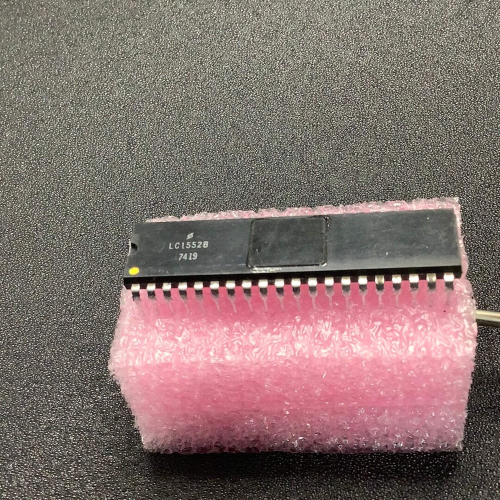 LC1552B - - Calculator-on-a-Chip IC