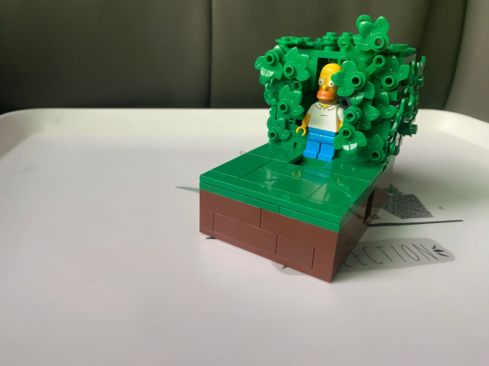 Homer Disappearing into Bush Meme – 227PCS Simpsons Building Block Set Funny Toy