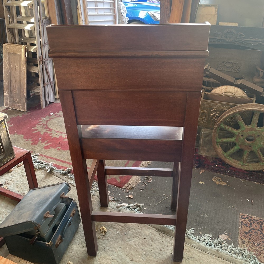A Lecturn /desk