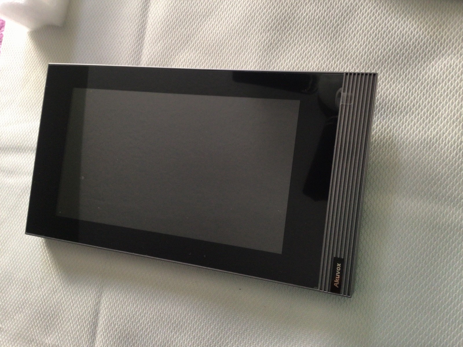 AKUVOX S562 Luxury Smart Indoor Monitor 7” Smart intercom for Home Integration