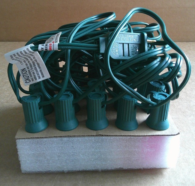 Patio Lights 25-count C7-Bulb Multi-Color Green Wire