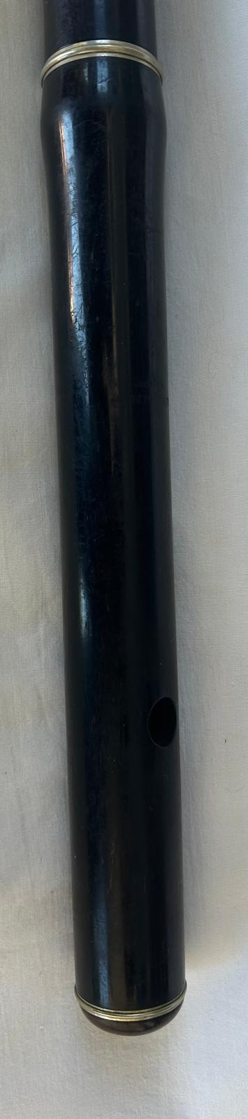 Henry & J. Martin Rosewood Flute. Great condition. Circa 1850.