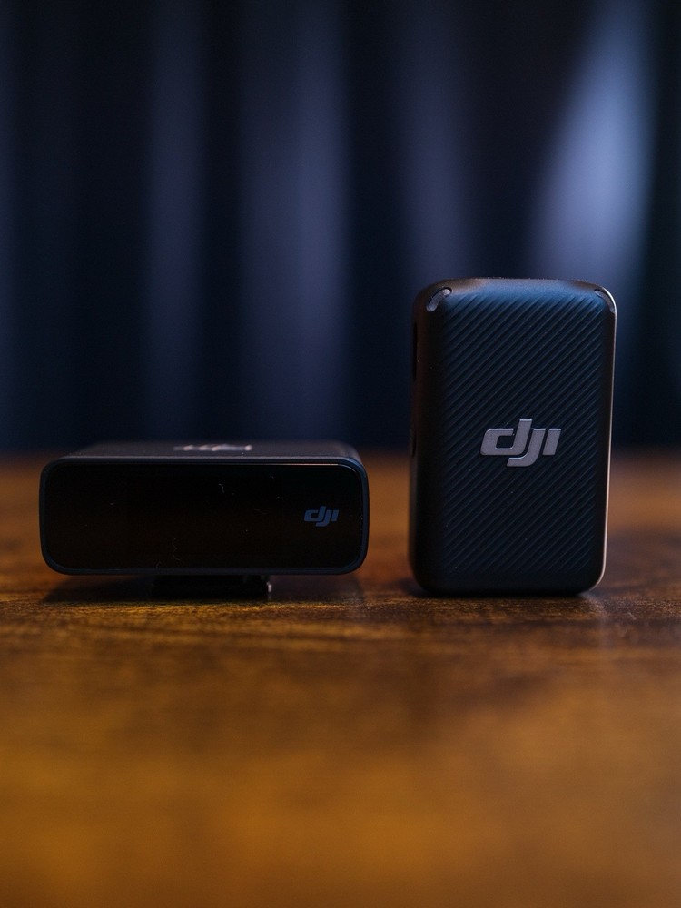 DJI Mic Clip-On Wireless Microphone Set Universal Compact w/ Accessories & Case