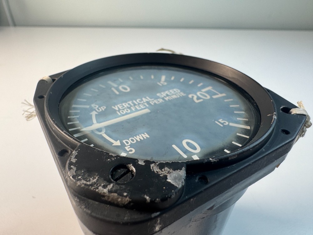 United Instruments 7000 Vertical Speed Indicator VSI 0-2000FPM TSO-C8b