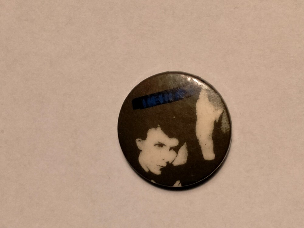 David Bowie music pop group vintage SMALL BUTTON 18