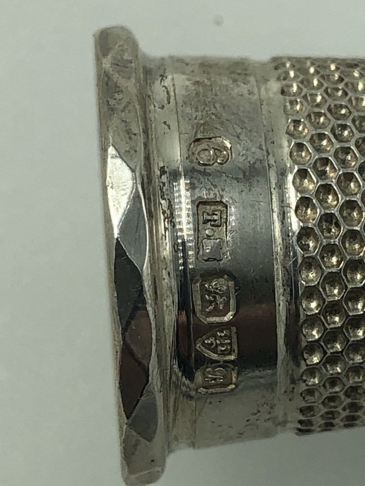 Antique Solid Silver Thimble Chester hallmark 1902 Size 6 Super condition boxed