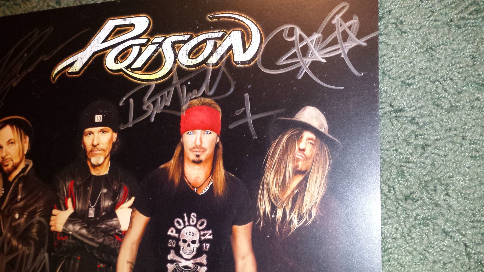 POISON 2022 TOUR BAND SIGNED AUTOGRAPHED PHOTO BRET MICHAELS CC PASS GUITAR PICK