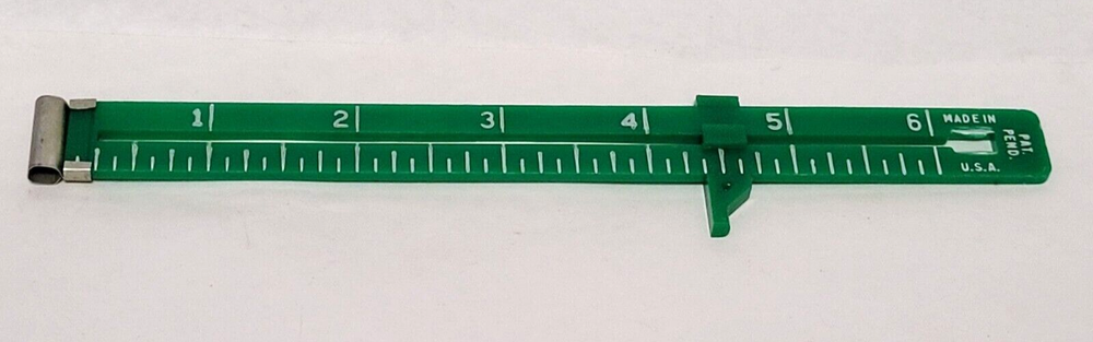 CROCHET PLASTIC GAUGE RULER HOOK HOLDER, USA